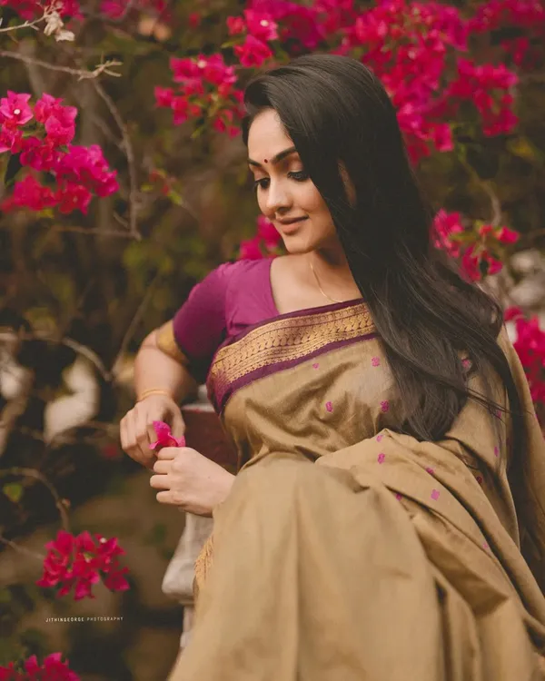 BEIGE_GREEN_PURE_BANARASI_SAREE